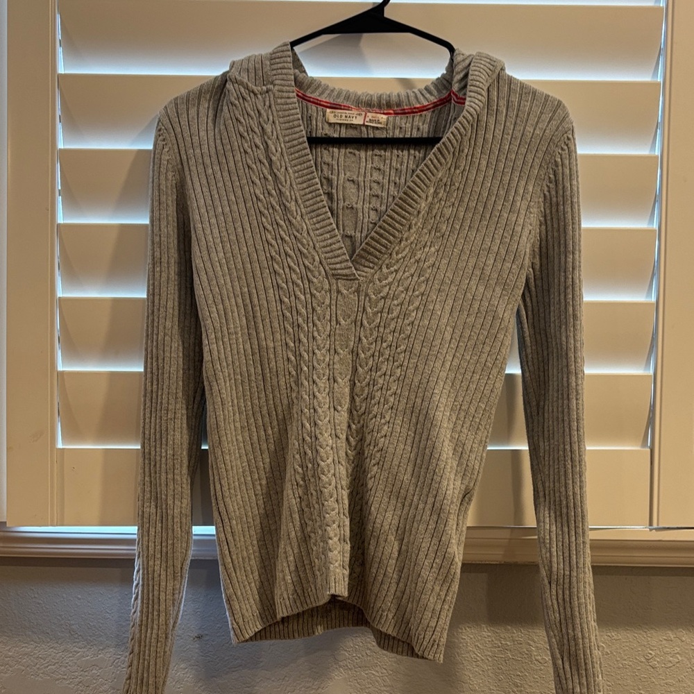 Old Navy Gray V-Neck Ribbed Sweater